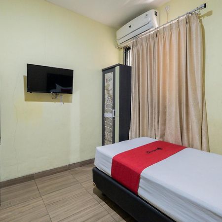 Reddoorz Near Surabaya Town Square Hotel Exterior photo