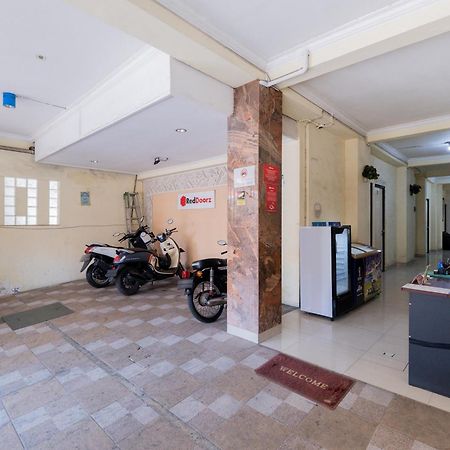 Reddoorz Near Surabaya Town Square Hotel Exterior photo