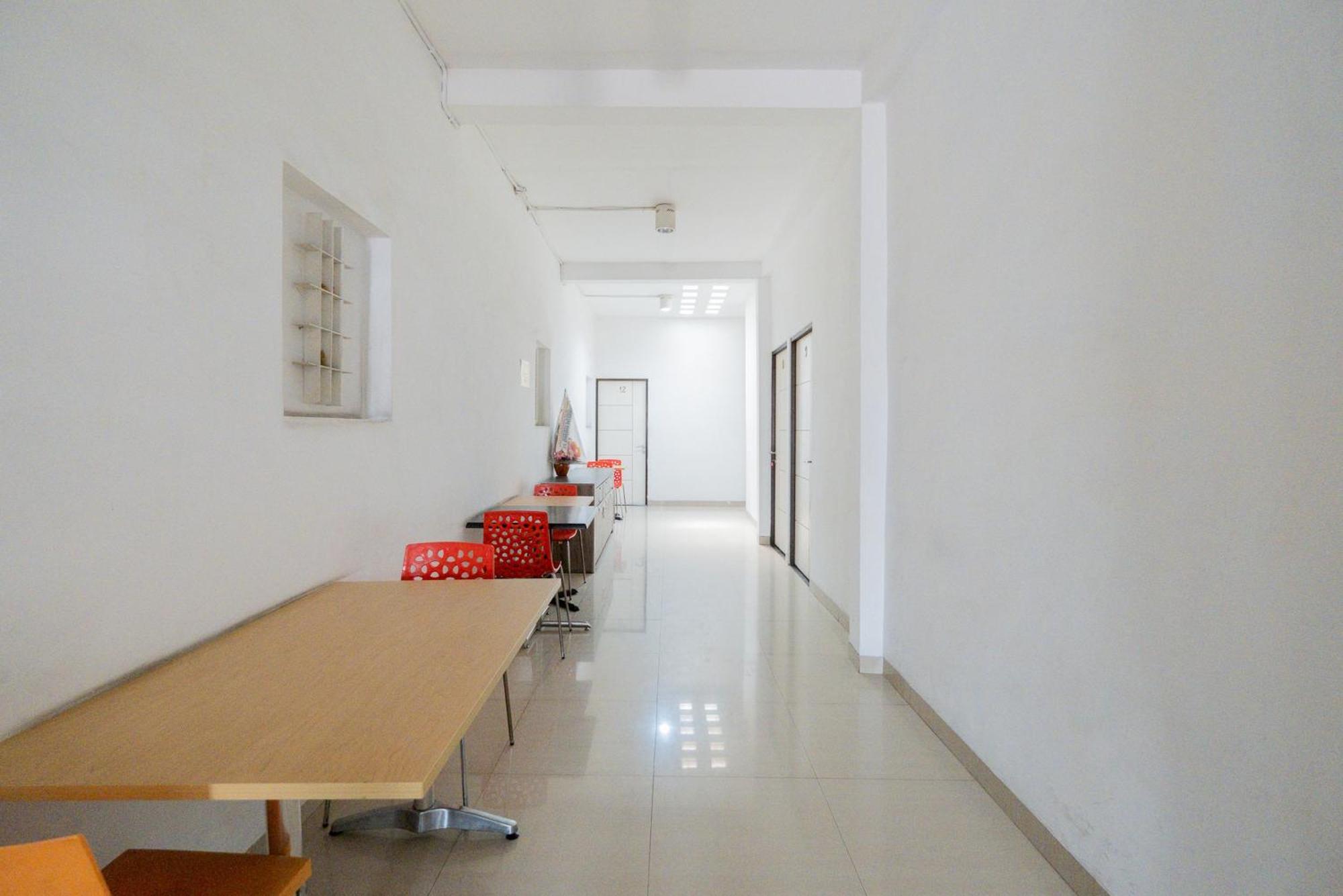 Reddoorz Near Surabaya Town Square Hotel Exterior photo