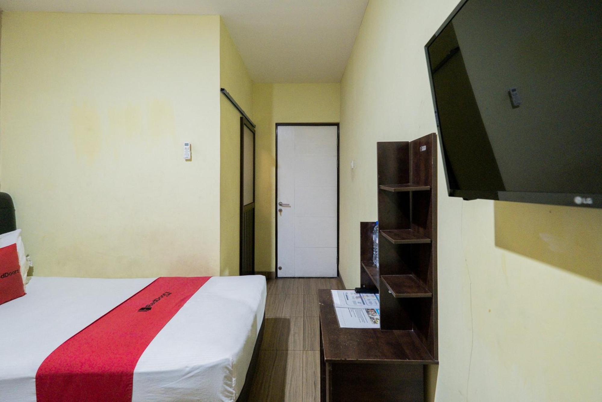 Reddoorz Near Surabaya Town Square Hotel Exterior photo