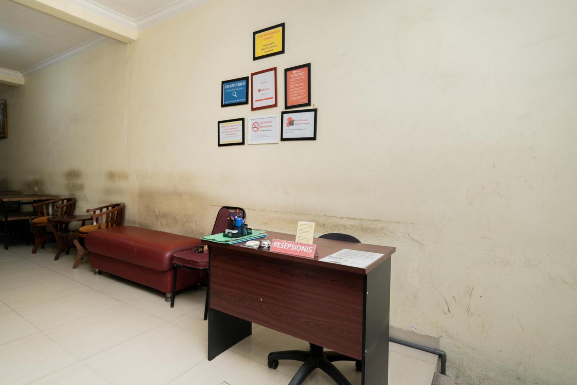 Reddoorz Near Surabaya Town Square Hotel Exterior photo