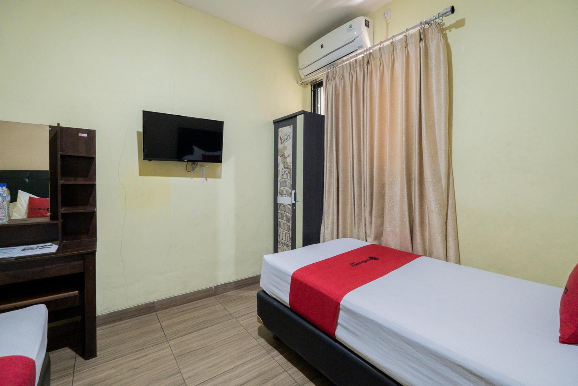 Reddoorz Near Surabaya Town Square Hotel Exterior photo