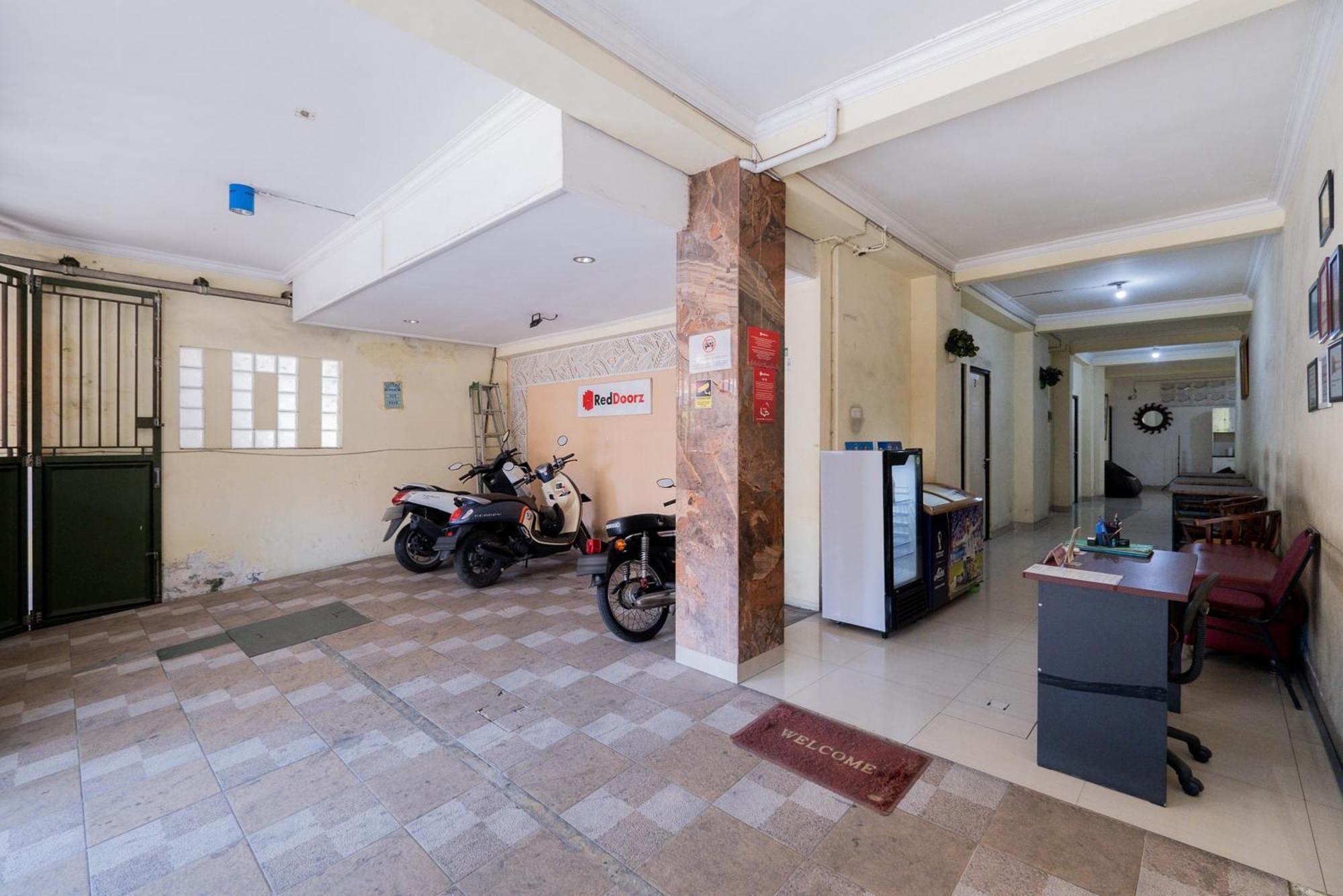 Reddoorz Near Surabaya Town Square Hotel Exterior photo