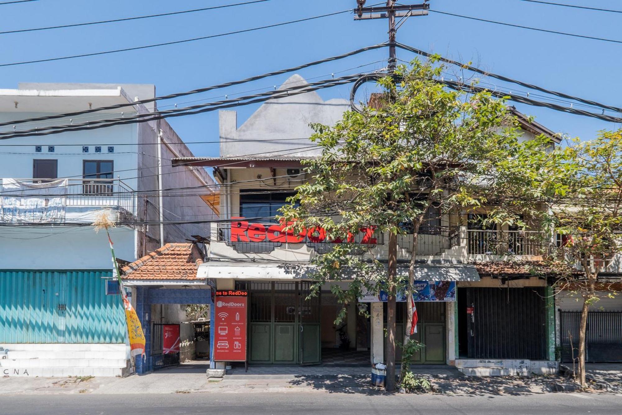 Reddoorz Near Surabaya Town Square Hotel Exterior photo