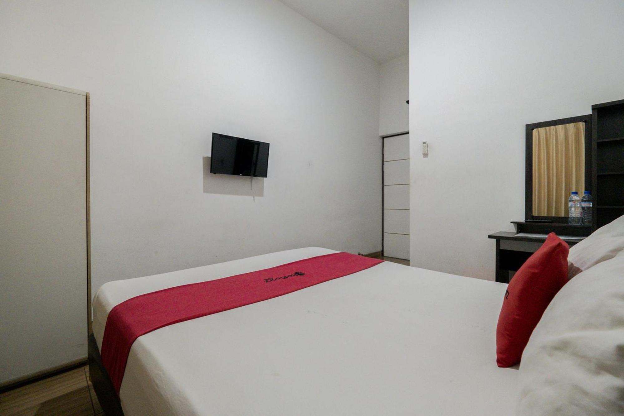 Reddoorz Near Surabaya Town Square Hotel Exterior photo
