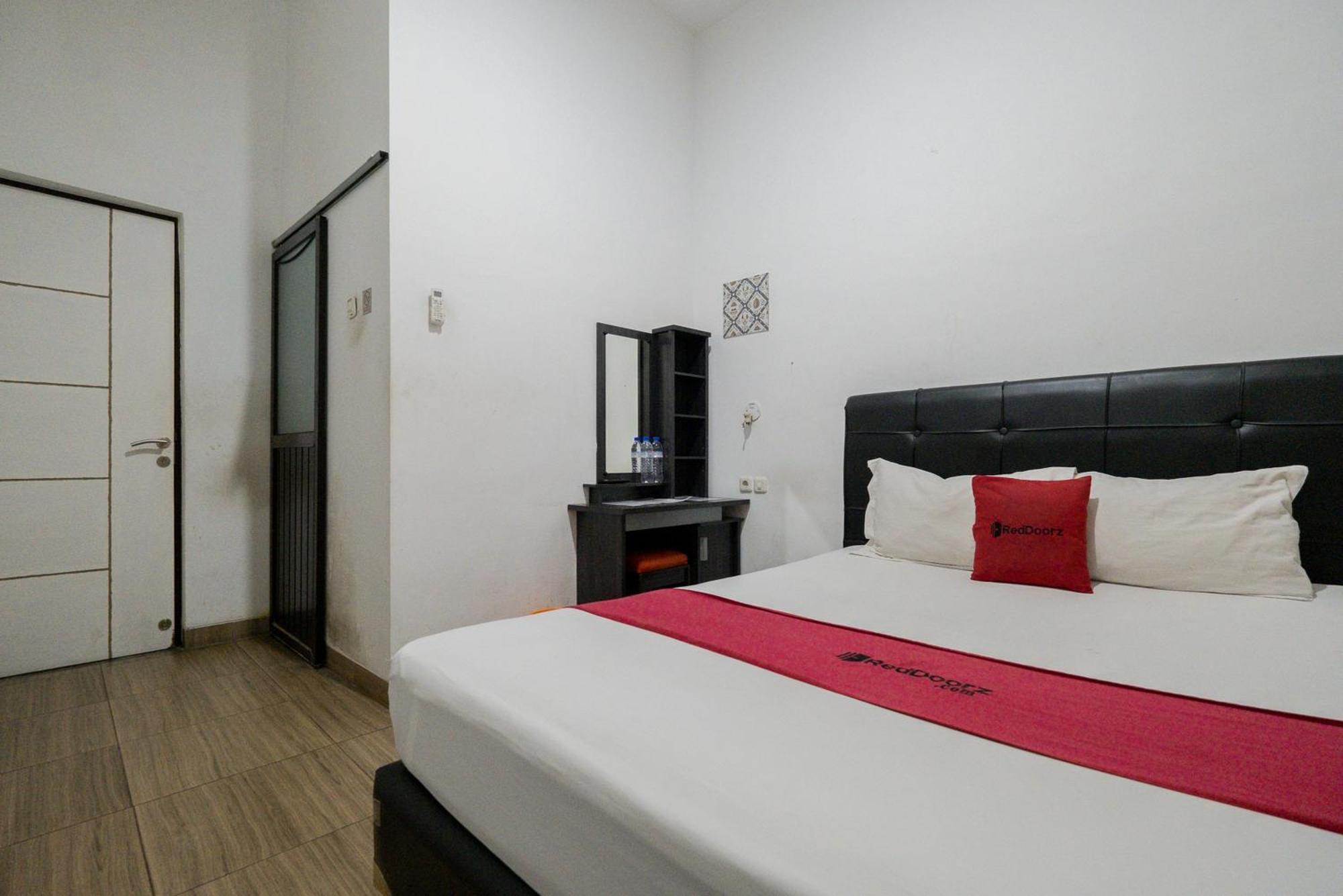Reddoorz Near Surabaya Town Square Hotel Exterior photo