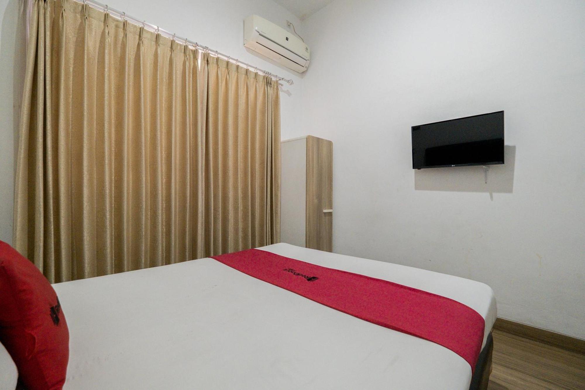 Reddoorz Near Surabaya Town Square Hotel Exterior photo