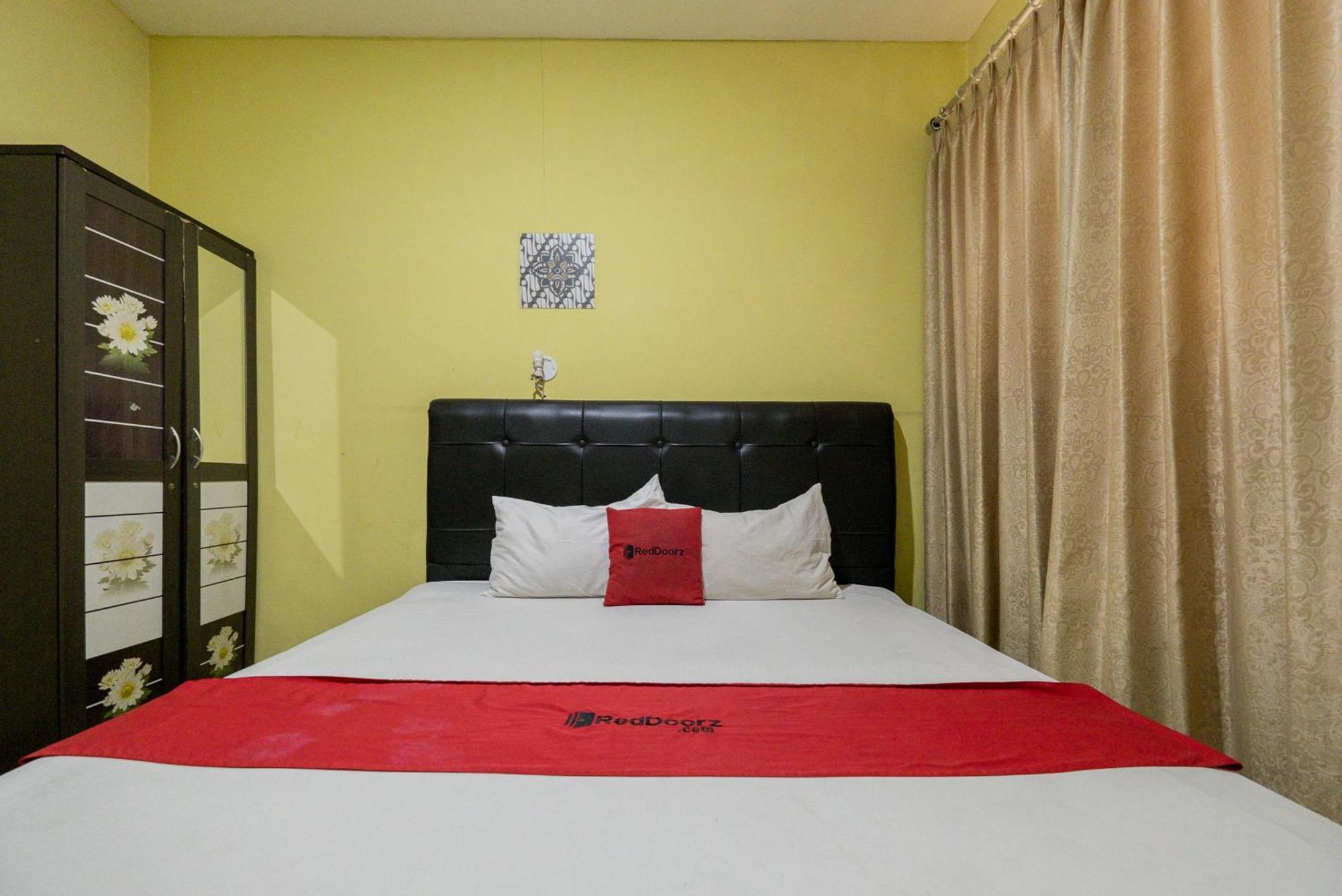 Reddoorz Near Surabaya Town Square Hotel Exterior photo