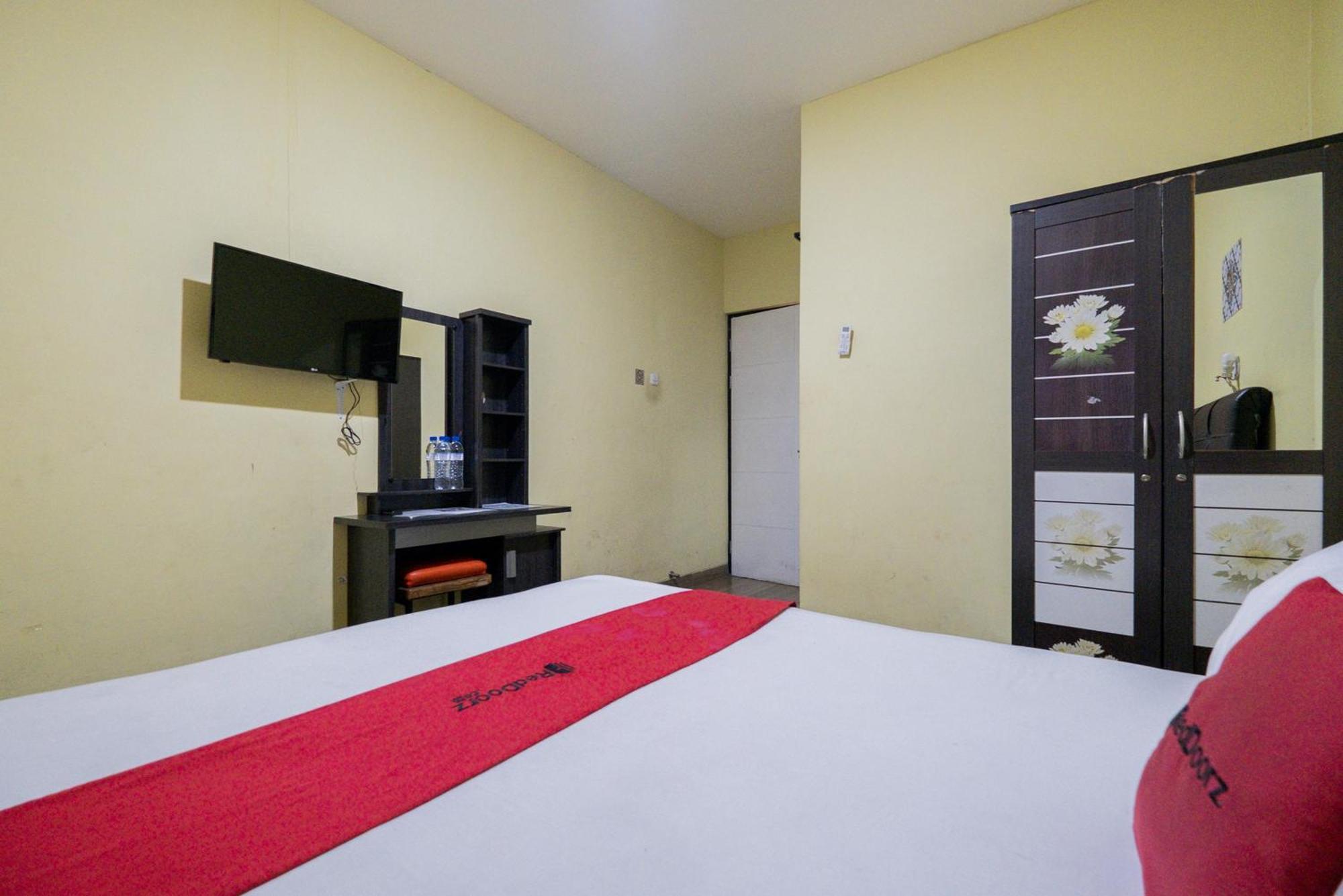 Reddoorz Near Surabaya Town Square Hotel Exterior photo