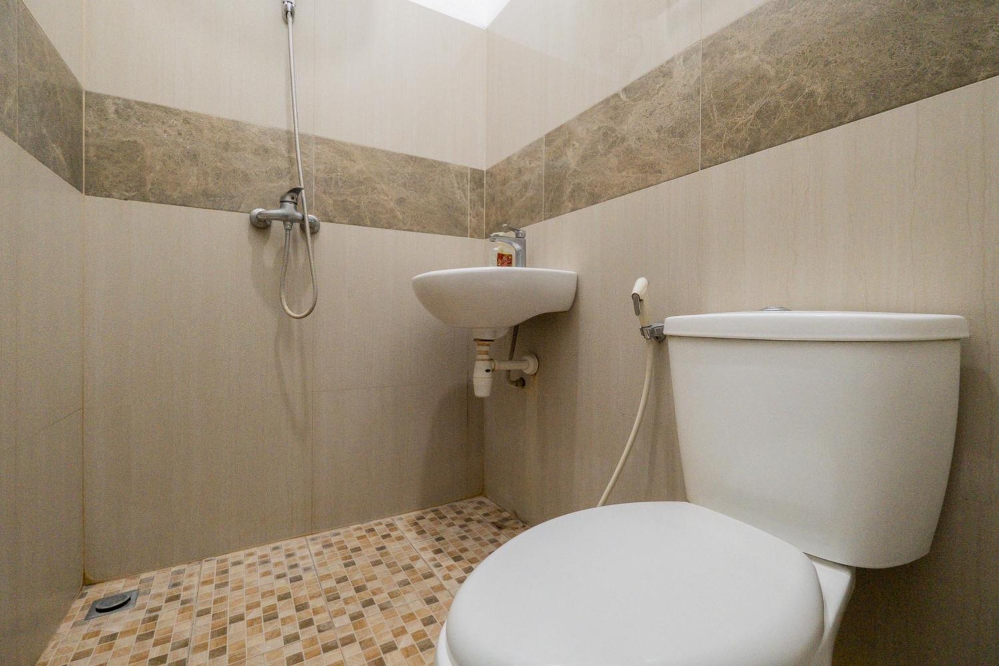 Reddoorz Near Surabaya Town Square Hotel Exterior photo