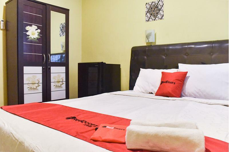Reddoorz Near Surabaya Town Square Hotel Exterior photo